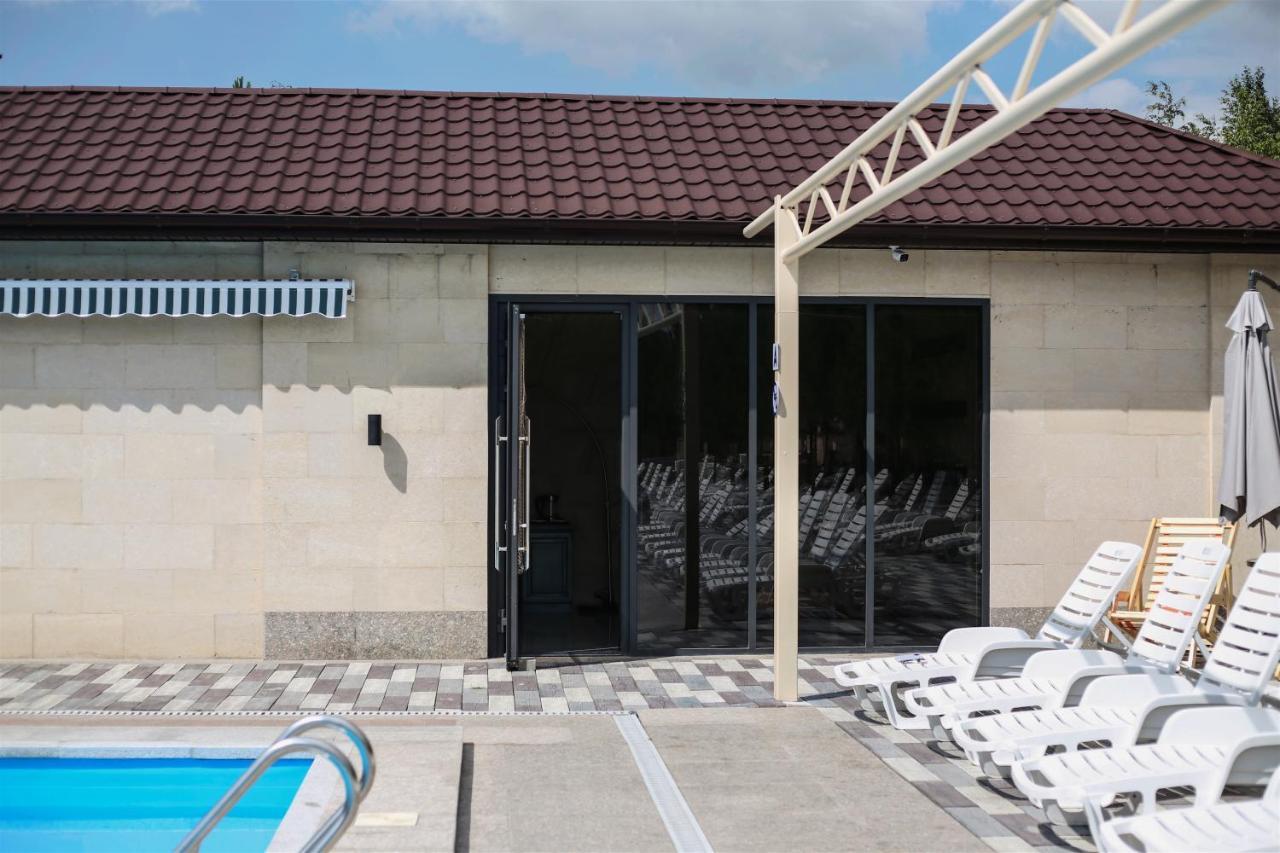 Dvin Hotel Павлодар Екстер'єр фото