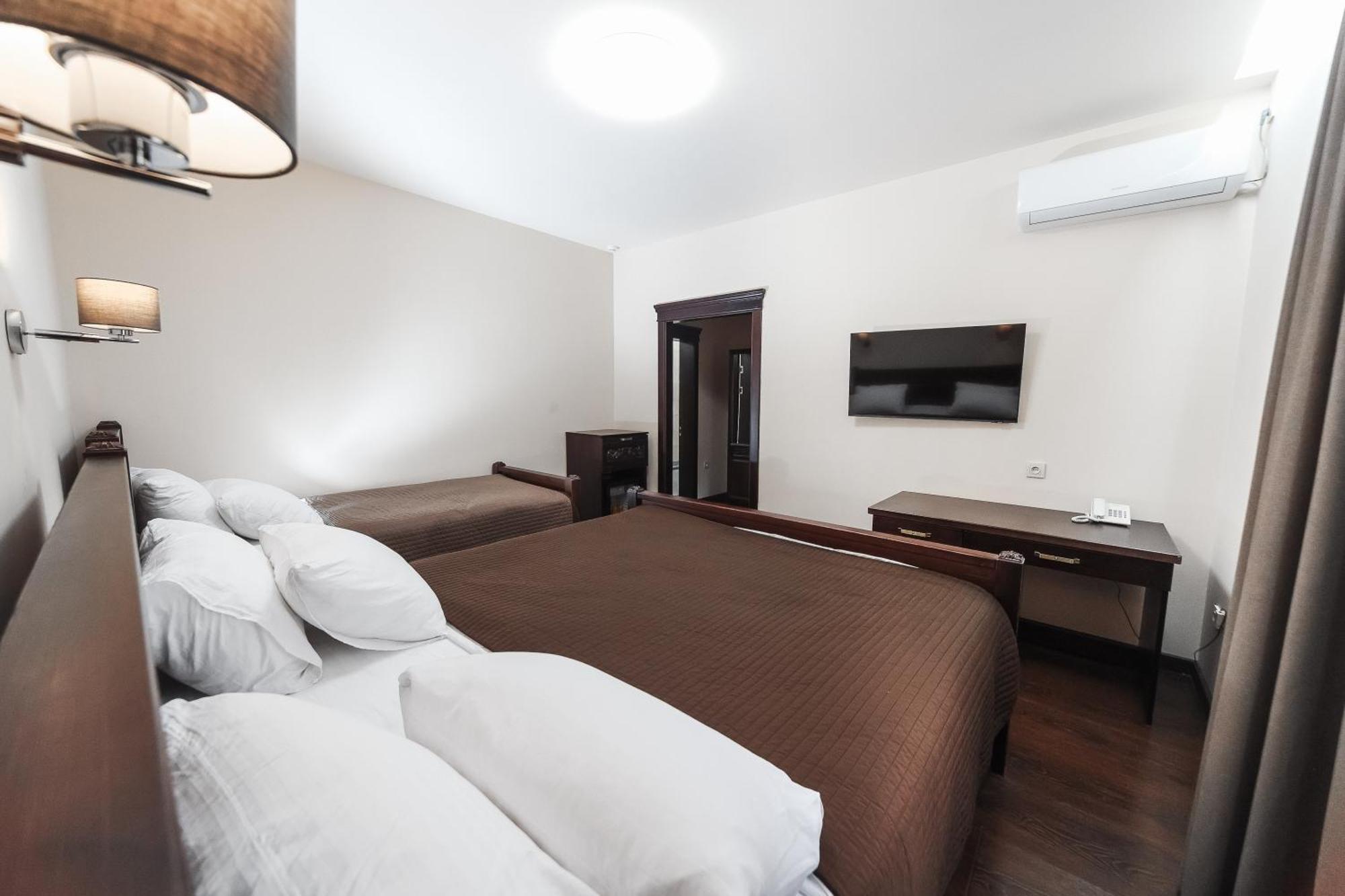 Dvin Hotel Павлодар Екстер'єр фото