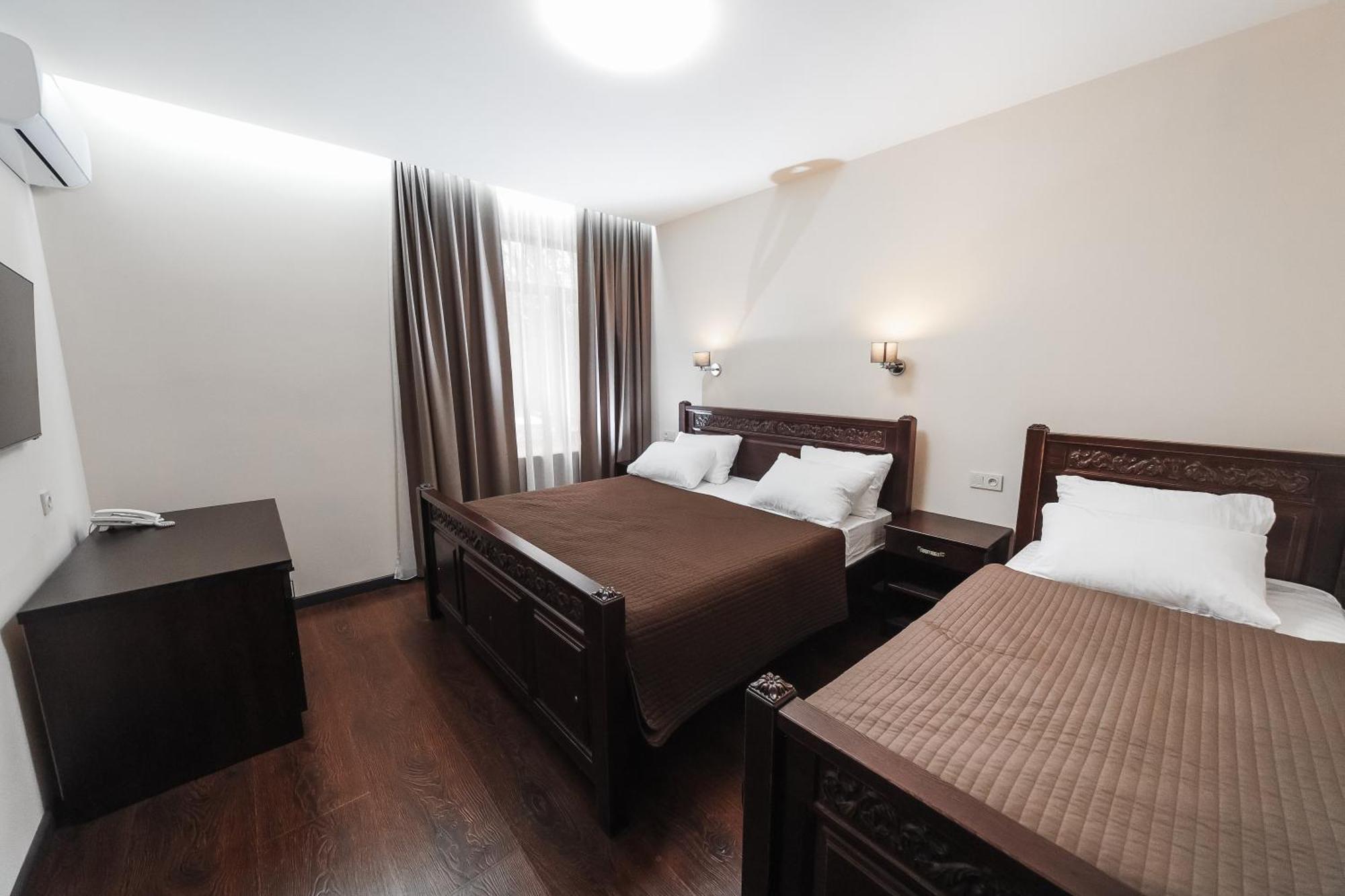 Dvin Hotel Павлодар Екстер'єр фото