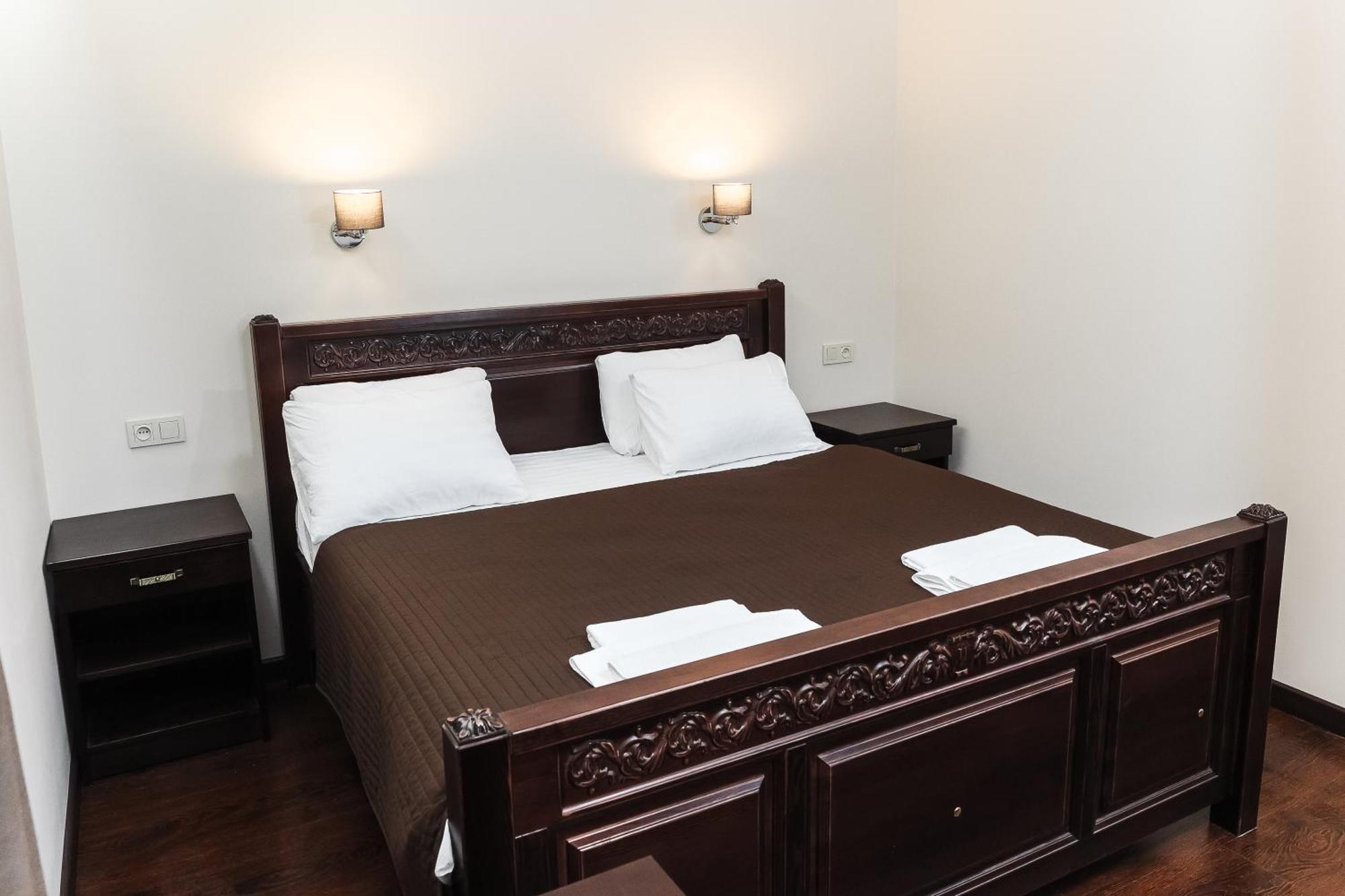 Dvin Hotel Павлодар Екстер'єр фото