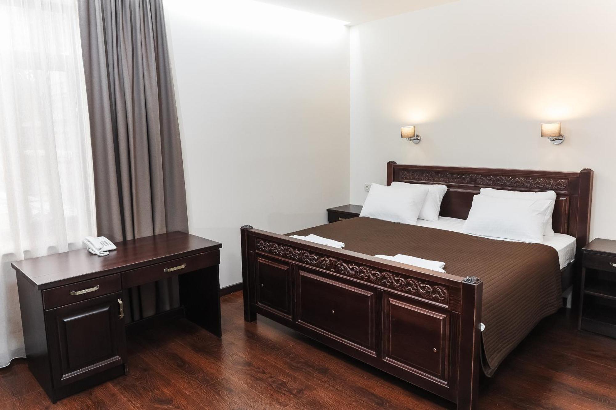 Dvin Hotel Павлодар Екстер'єр фото