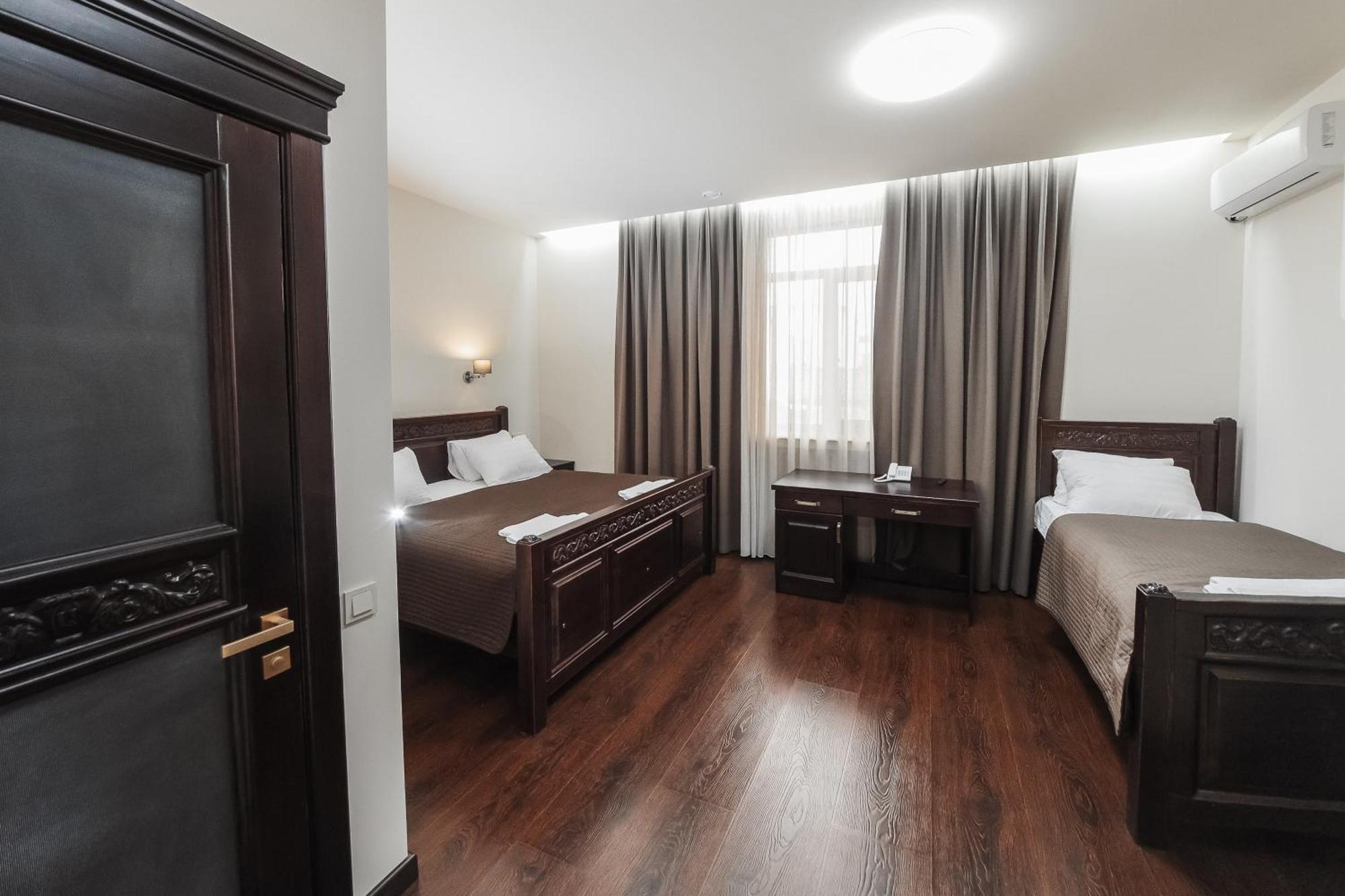 Dvin Hotel Павлодар Екстер'єр фото