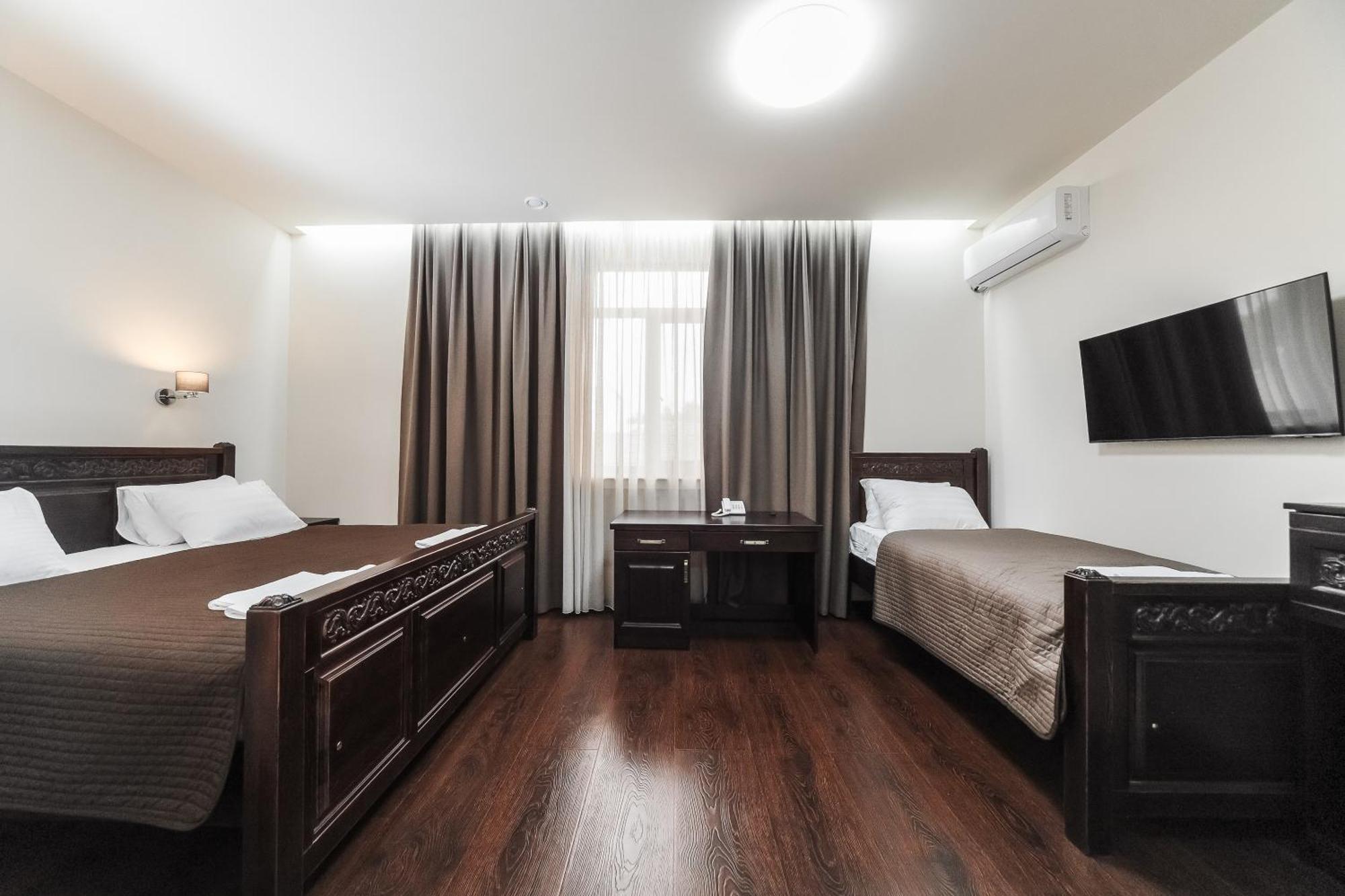 Dvin Hotel Павлодар Екстер'єр фото