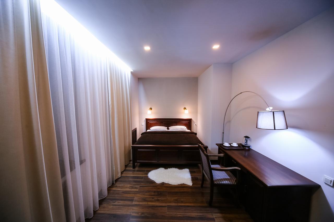 Dvin Hotel Павлодар Екстер'єр фото