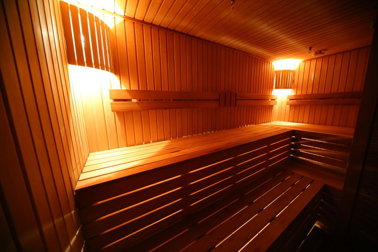 Dvin Hotel Павлодар Екстер'єр фото