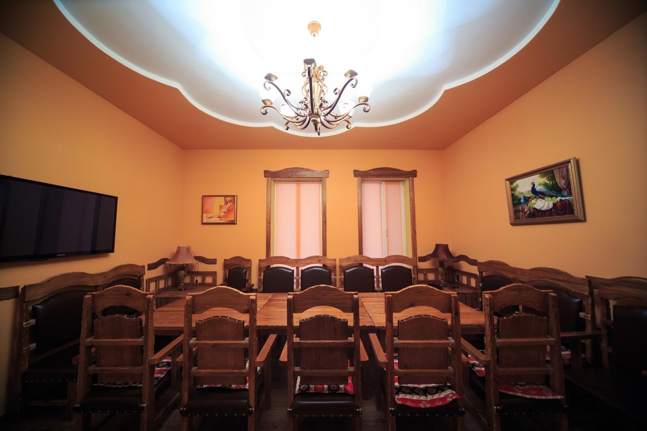 Dvin Hotel Павлодар Екстер'єр фото
