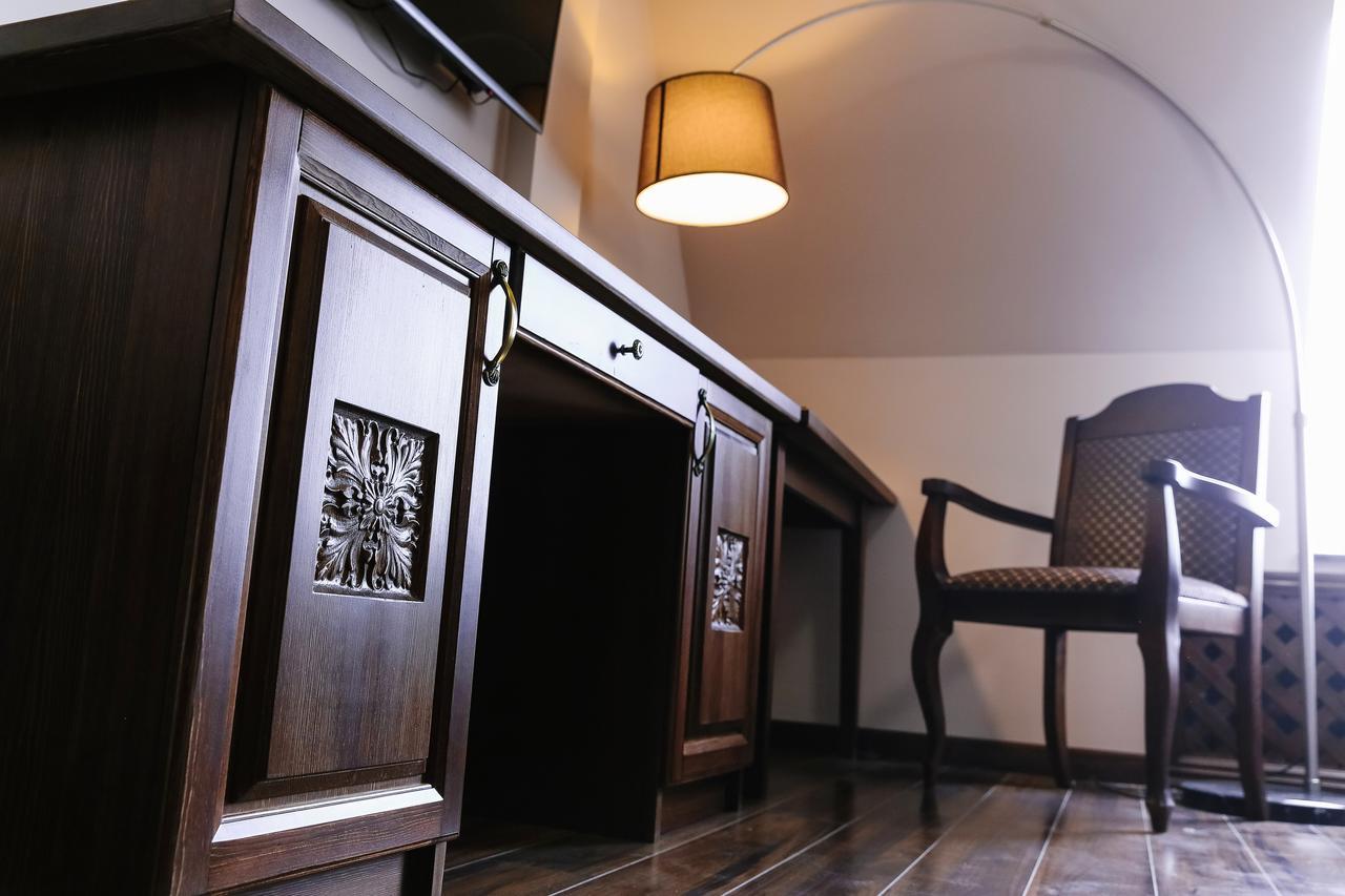 Dvin Hotel Павлодар Екстер'єр фото