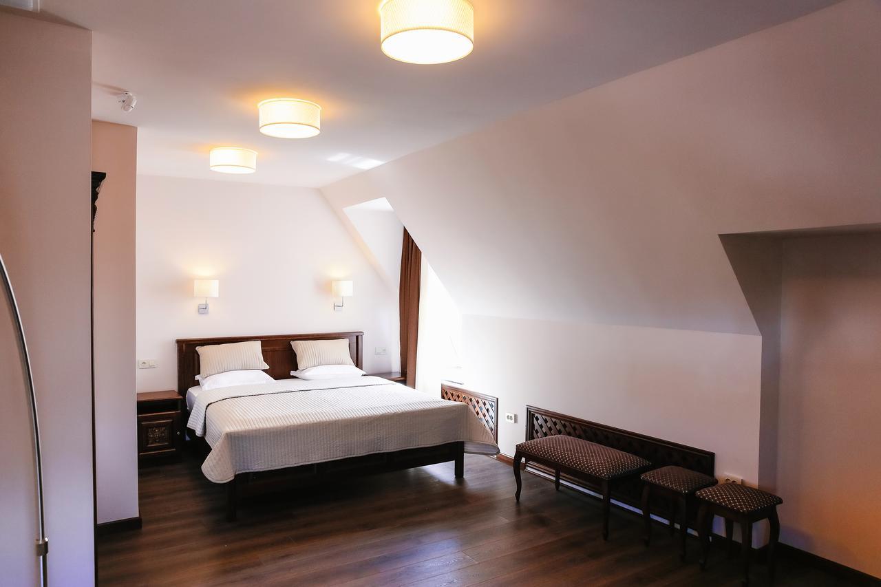 Dvin Hotel Павлодар Екстер'єр фото